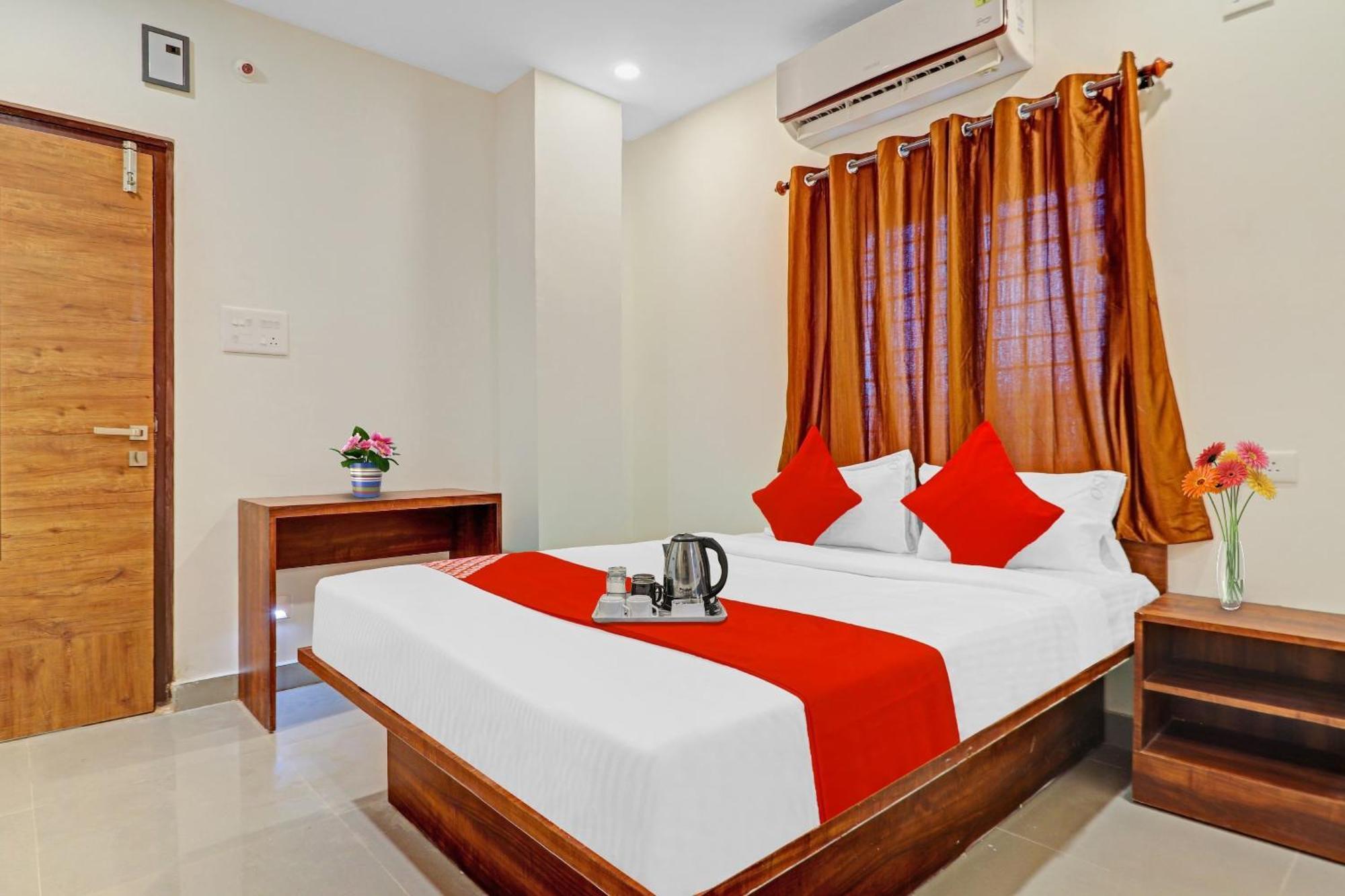 OYO 70047 Hotel Night Eye Haiderabad Buitenkant foto