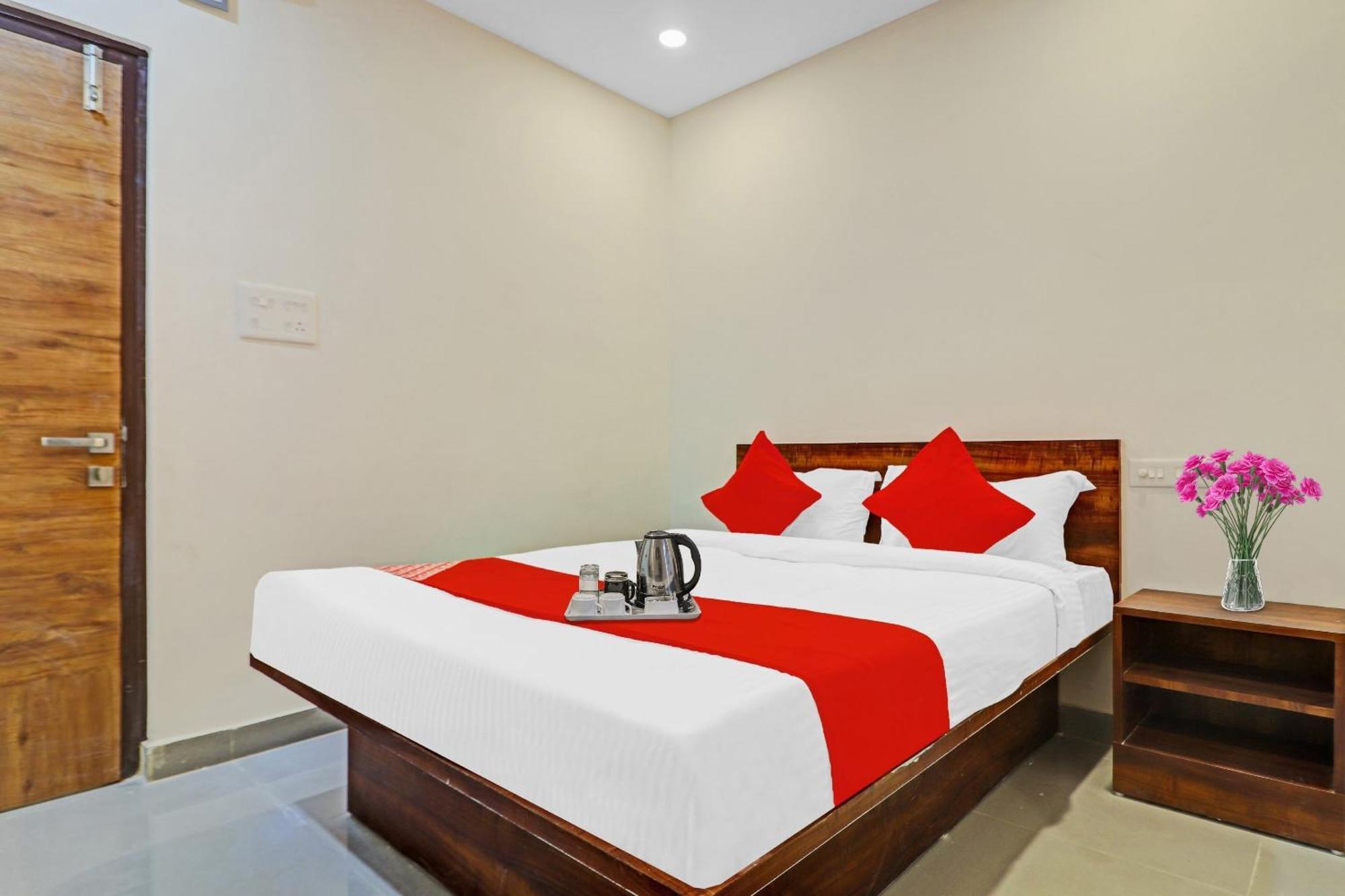 OYO 70047 Hotel Night Eye Haiderabad Buitenkant foto