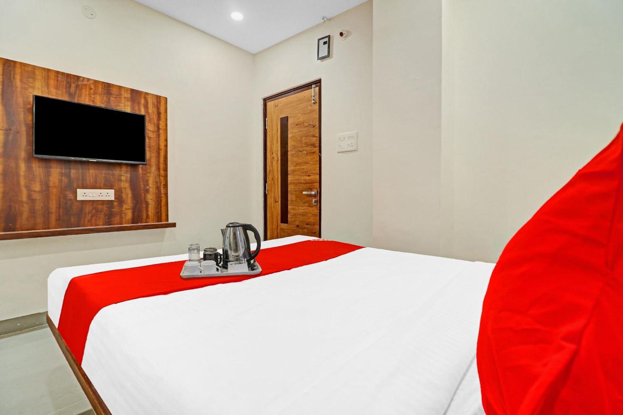 OYO 70047 Hotel Night Eye Haiderabad Buitenkant foto