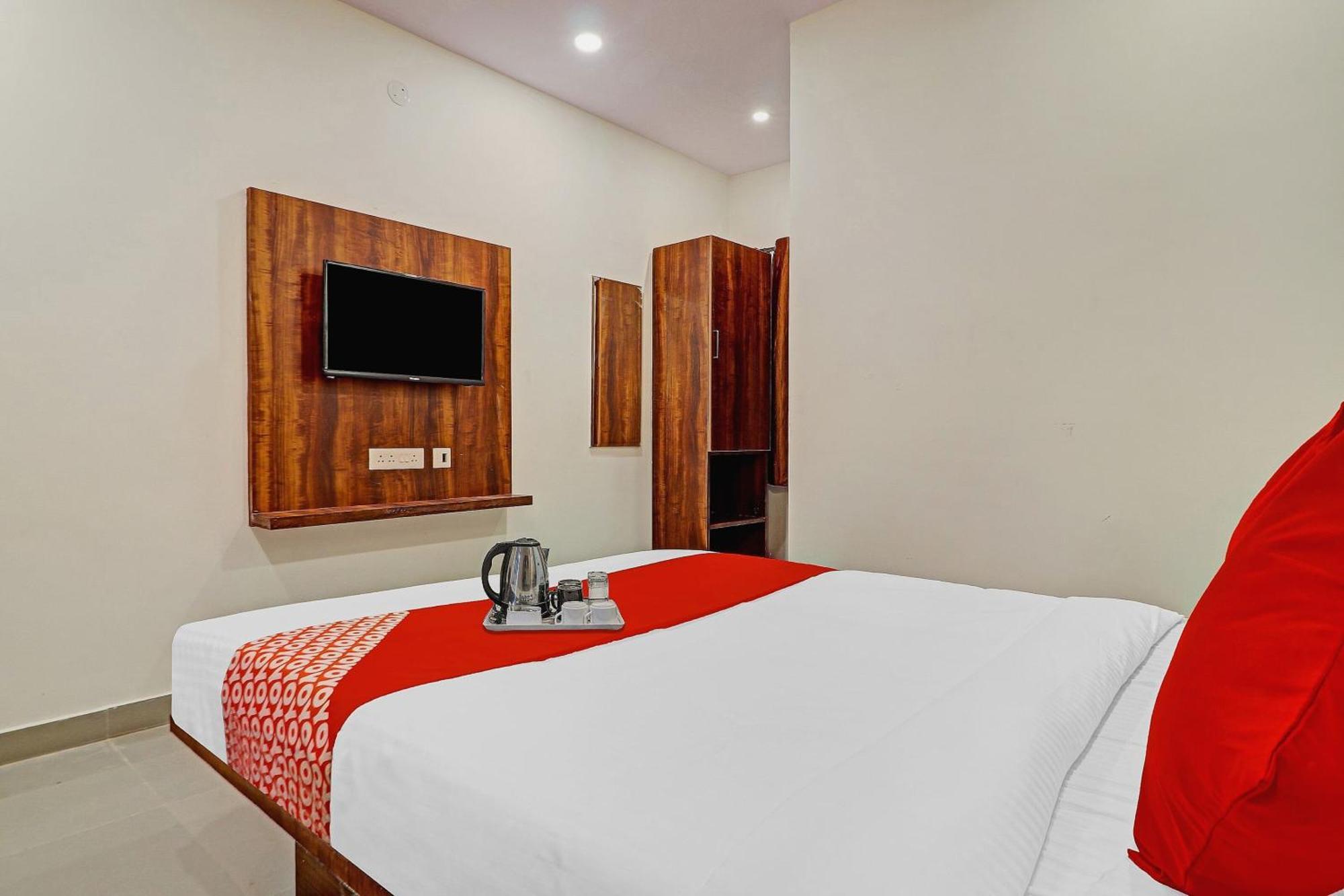 OYO 70047 Hotel Night Eye Haiderabad Buitenkant foto
