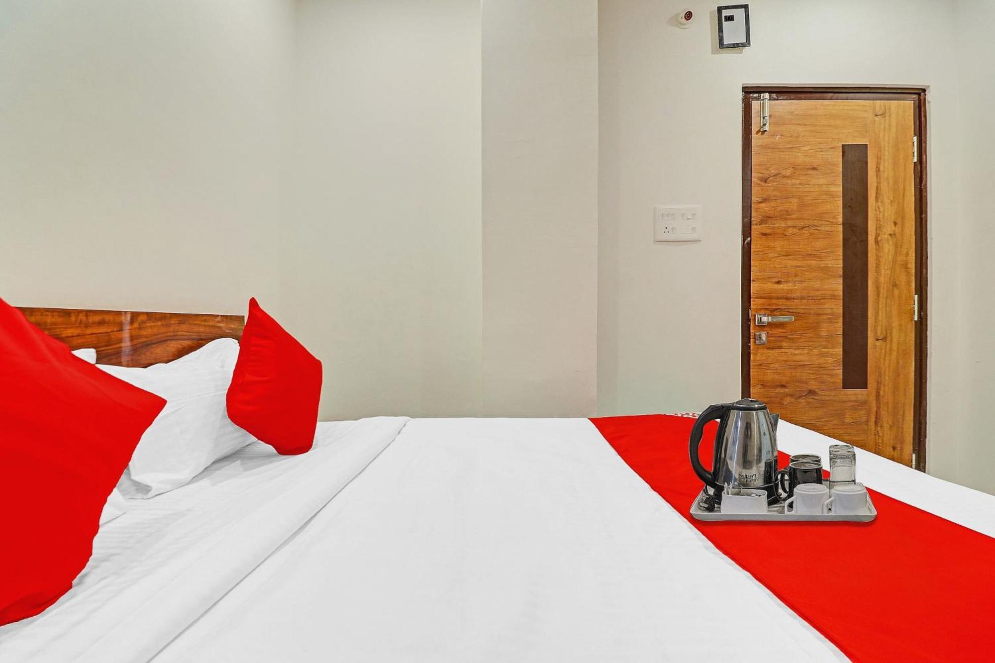 OYO 70047 Hotel Night Eye Haiderabad Buitenkant foto