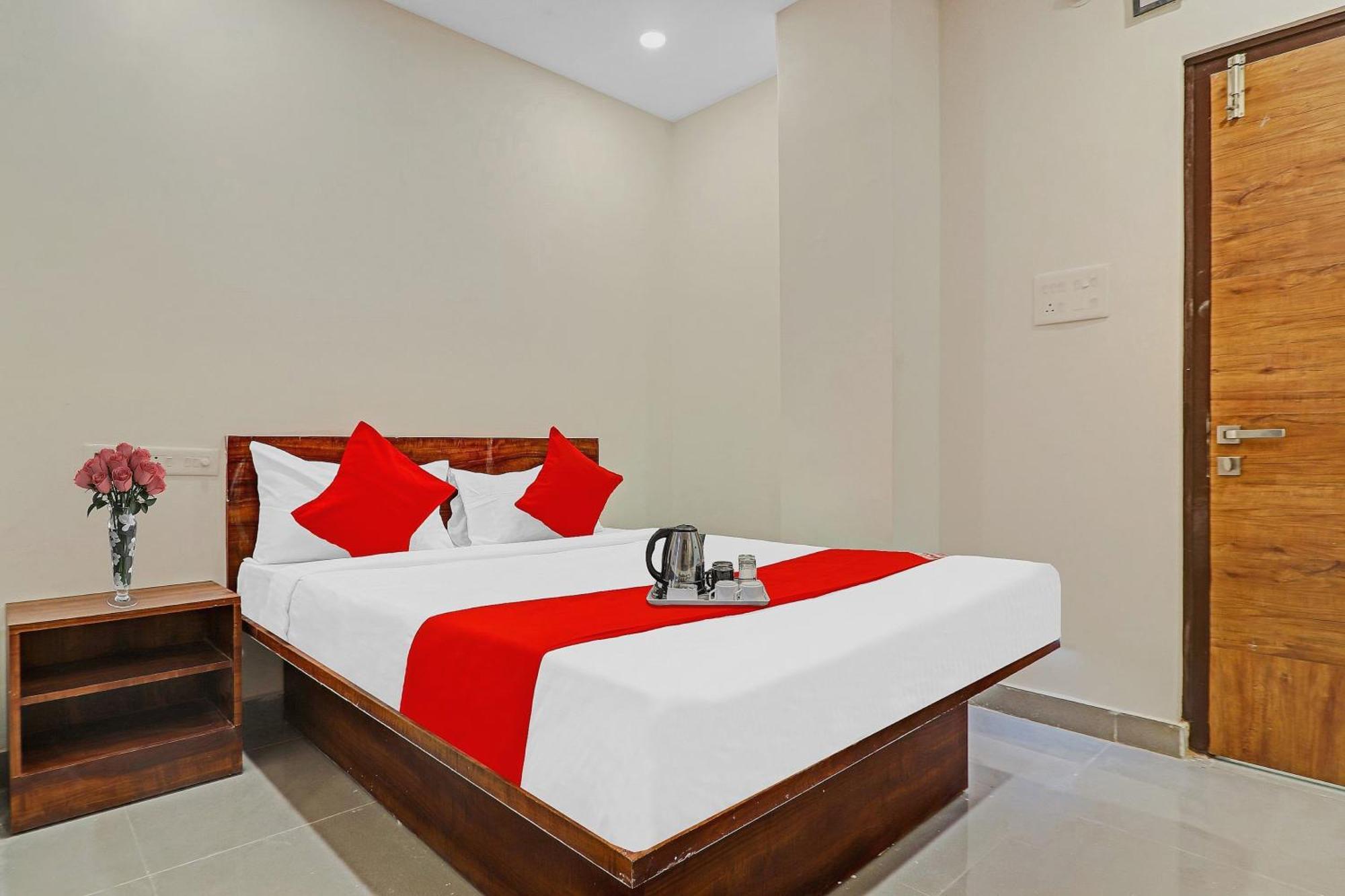 OYO 70047 Hotel Night Eye Haiderabad Buitenkant foto