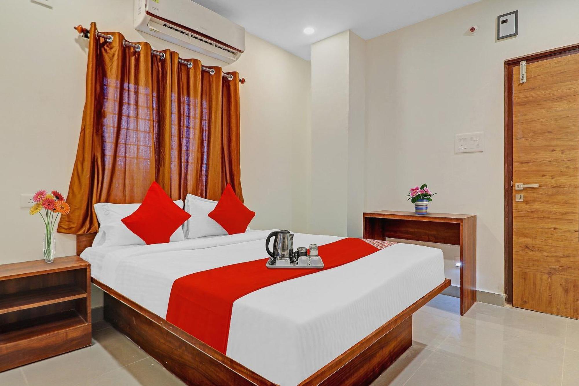 OYO 70047 Hotel Night Eye Haiderabad Buitenkant foto